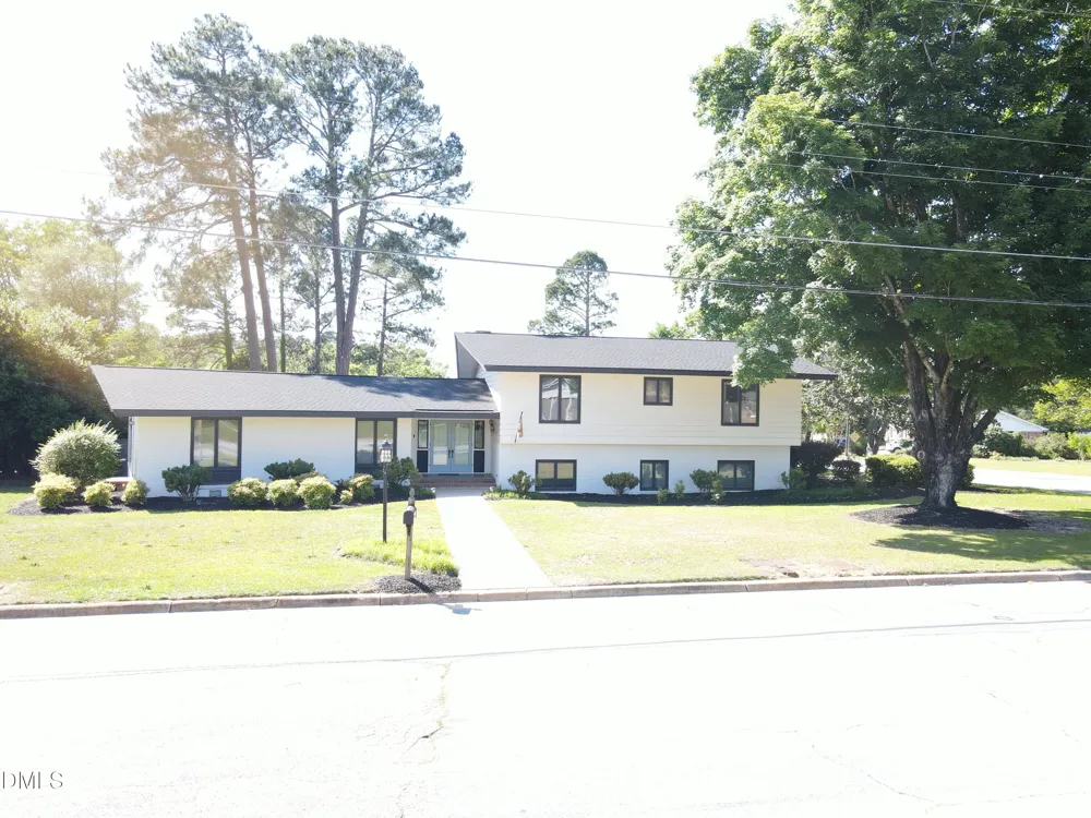 1607 Lakeshore Drive Dunn, NC 28334