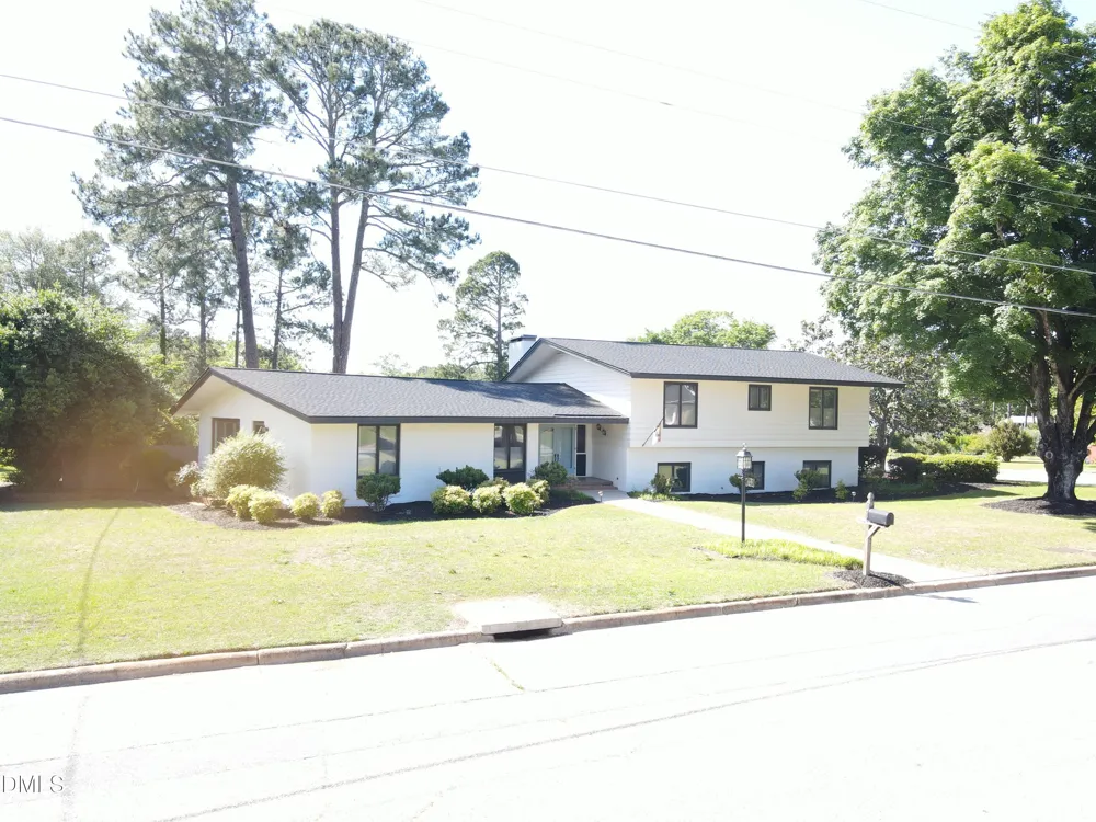1607 Lakeshore Drive Dunn, NC 28334