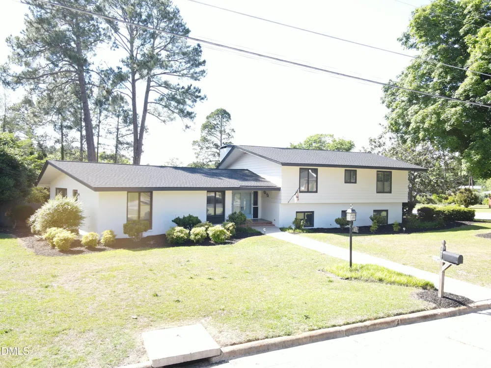 1607 Lakeshore Drive Dunn, NC 28334
