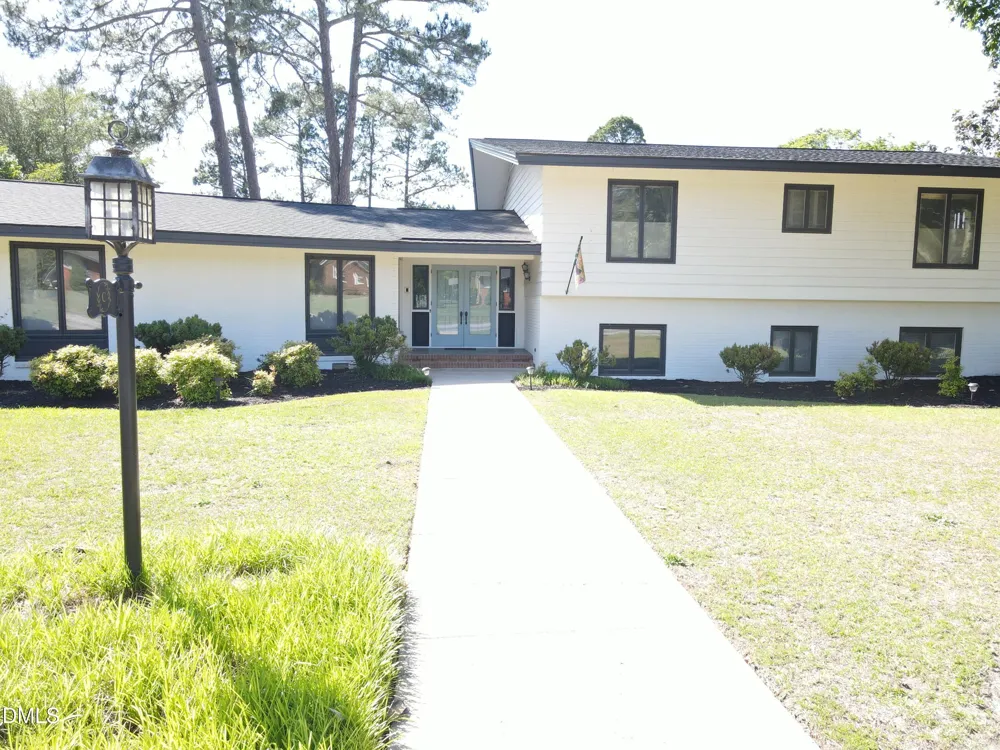 1607 Lakeshore Drive Dunn, NC 28334