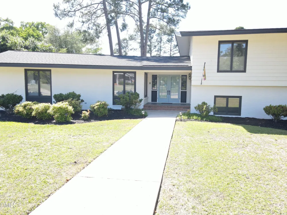 1607 Lakeshore Drive Dunn, NC 28334