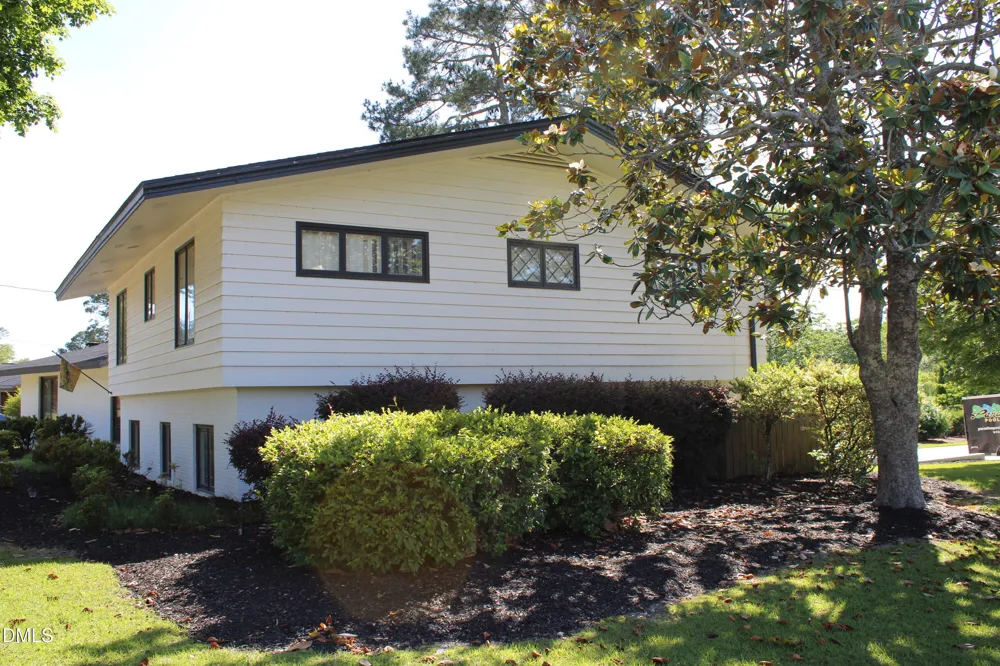 1607 Lakeshore Drive Dunn, NC 28334