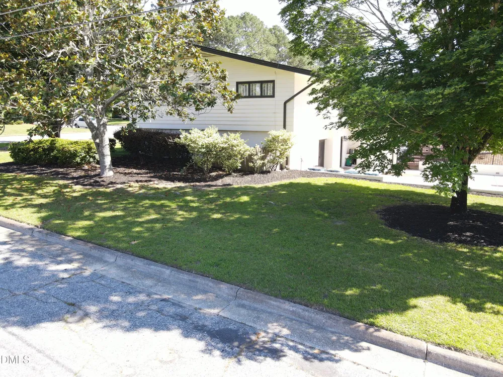 1607 Lakeshore Drive Dunn, NC 28334