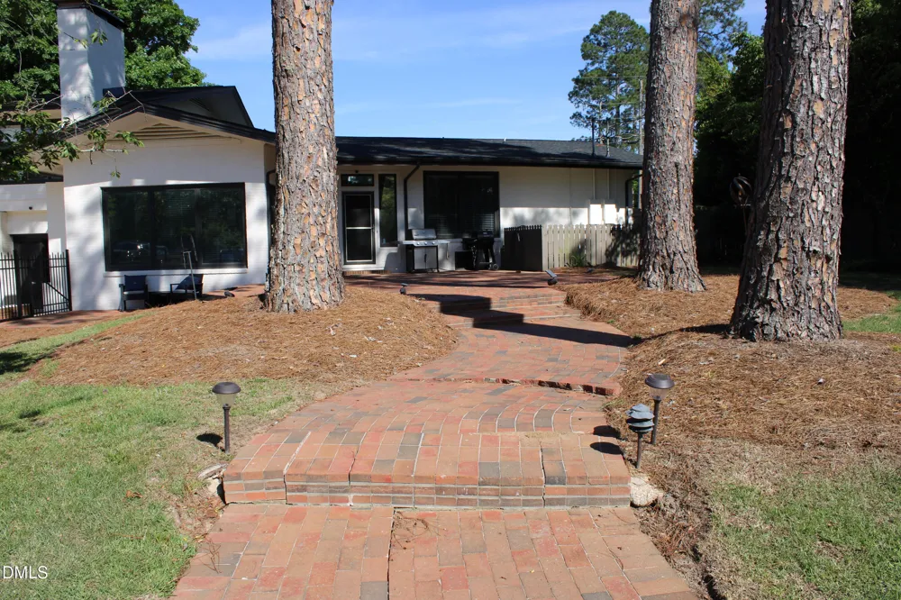 1607 Lakeshore Drive Dunn, NC 28334