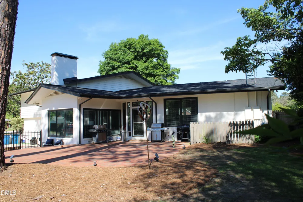 1607 Lakeshore Drive Dunn, NC 28334