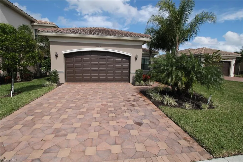 3279 Tahoe Court Naples, FL 34119
