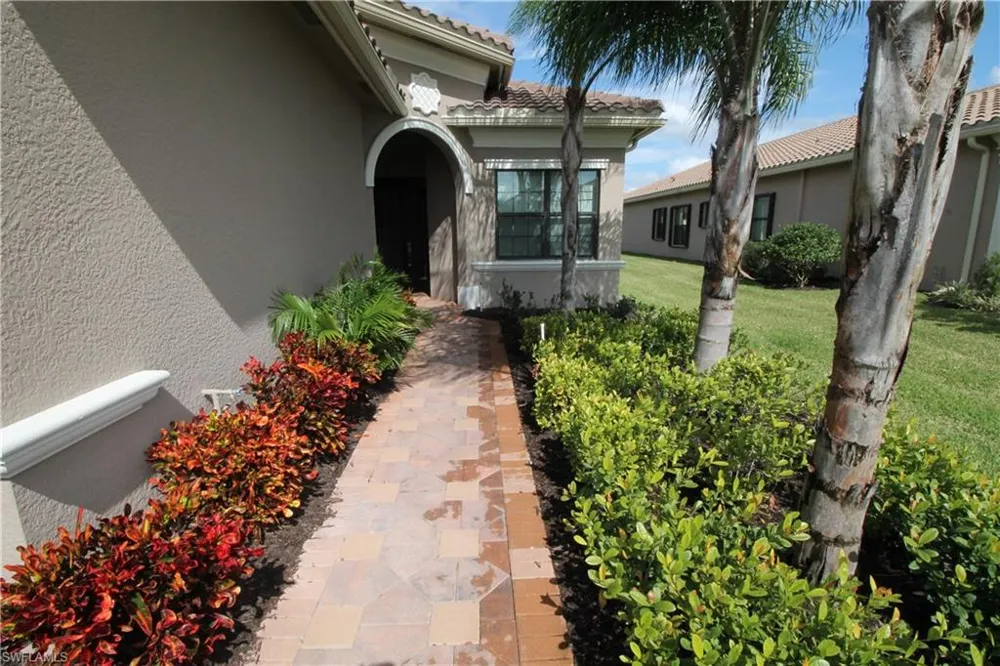 3279 Tahoe Court Naples, FL 34119