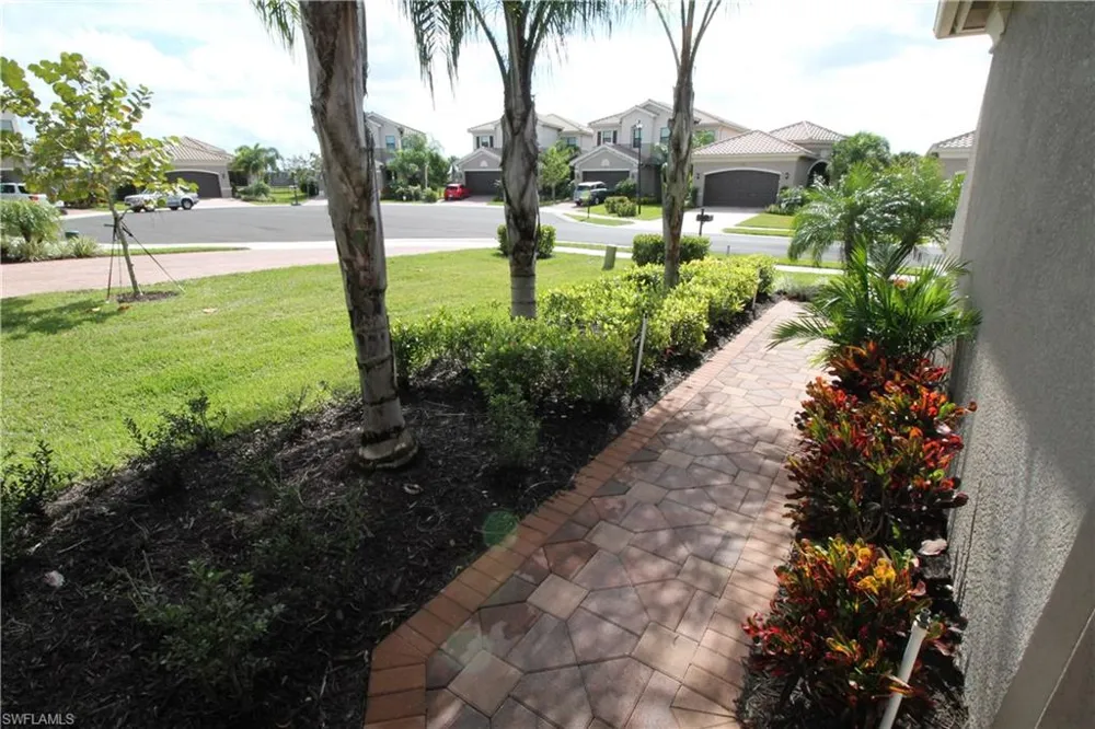 3279 Tahoe Court Naples, FL 34119