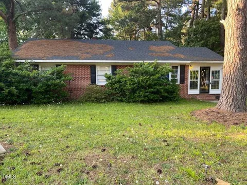 1104 Robert Road W