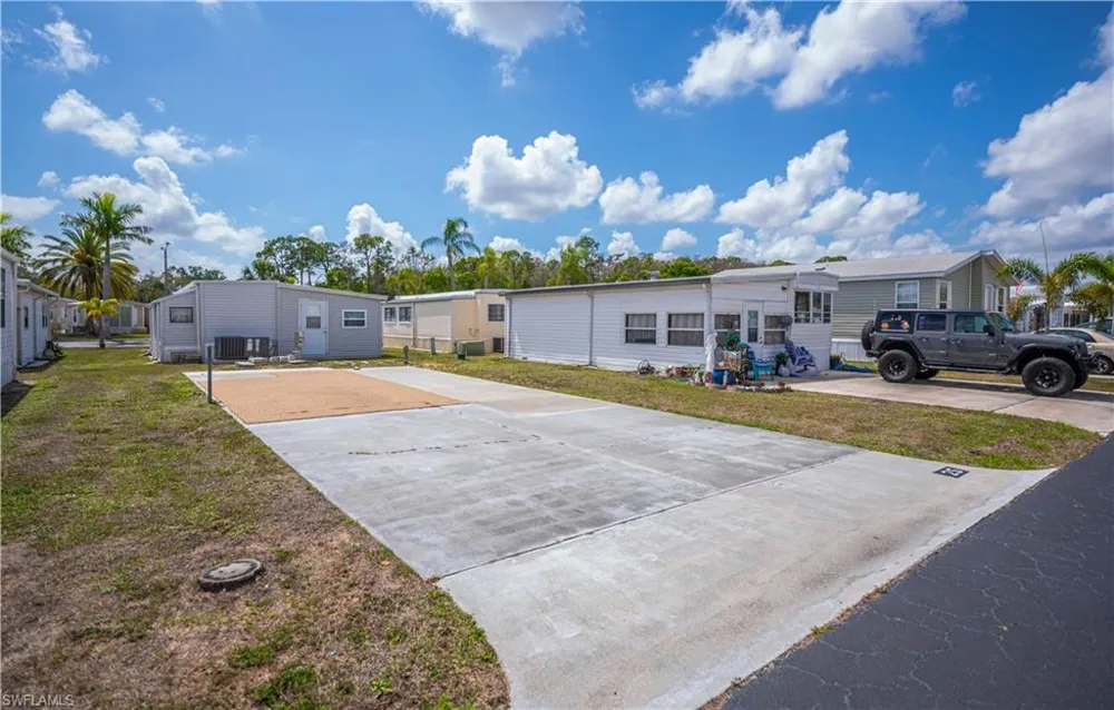 25 La Fonda Lane North Fort Myers, FL 33903