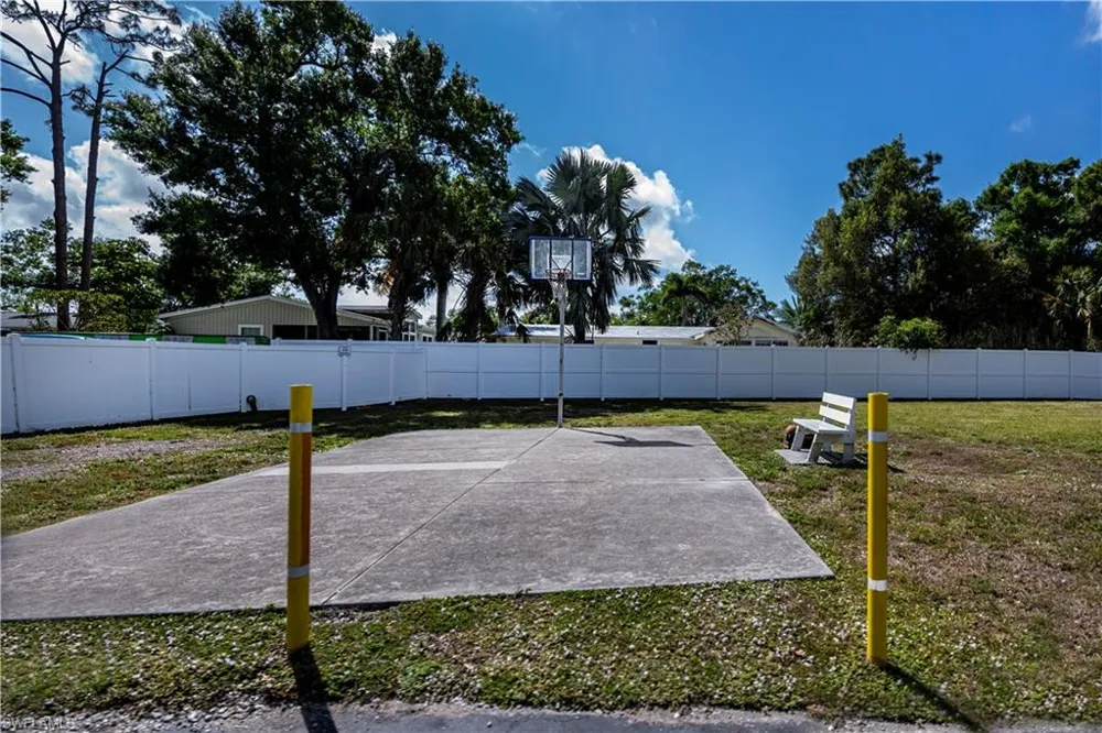 25 La Fonda Lane North Fort Myers, FL 33903