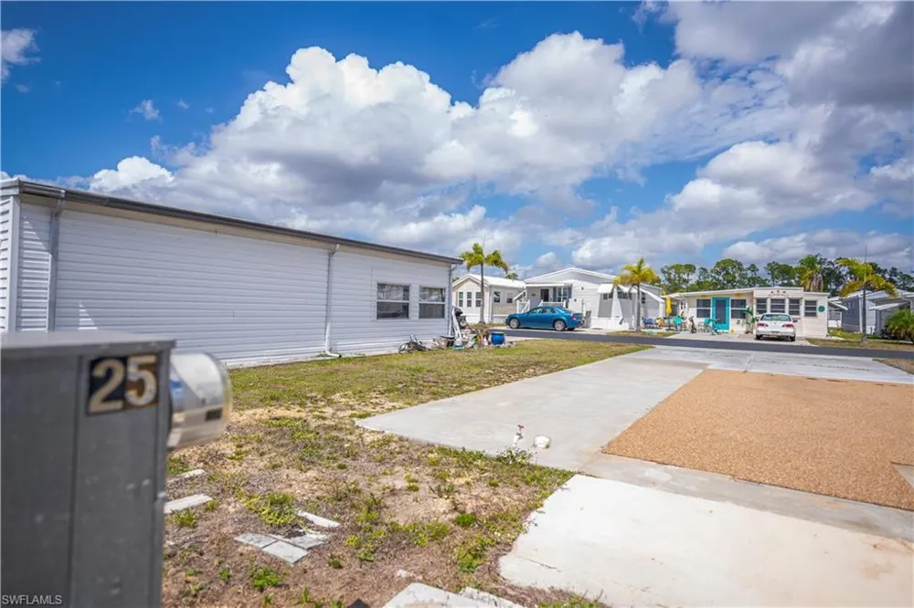 25 La Fonda Lane North Fort Myers, FL 33903