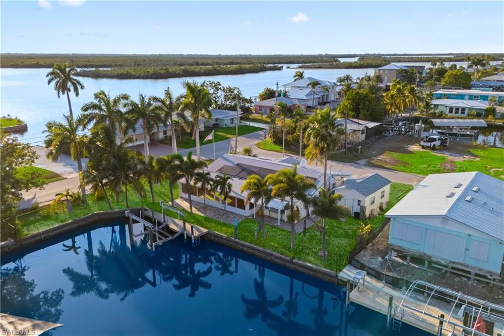 2631 Bayshore Drive Matlacha, FL 33993