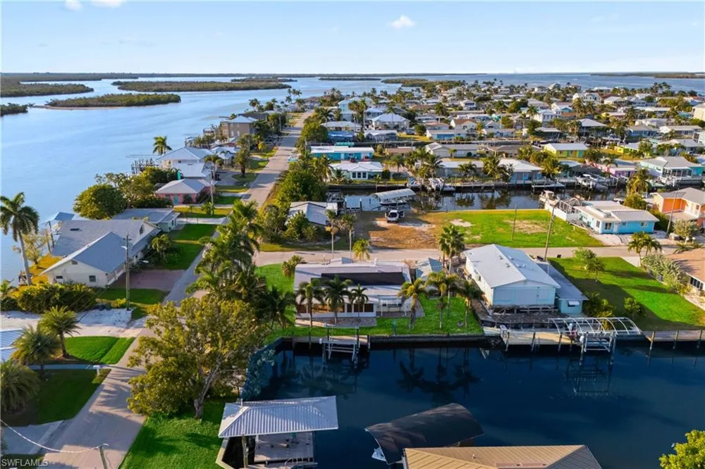 2631 Bayshore Drive Matlacha, FL 33993