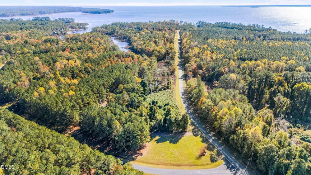 48 Tarpon Pointe Road Bath, NC 27808