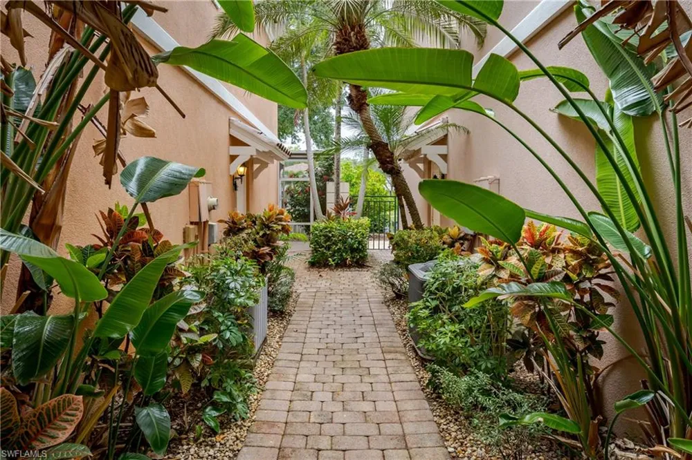 5353 Cove Circle Naples, FL 34119