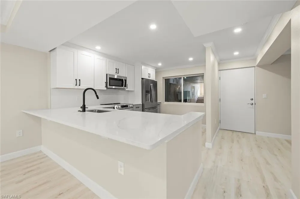 200 Periwinkle Way #132 Sanibel, FL 33957