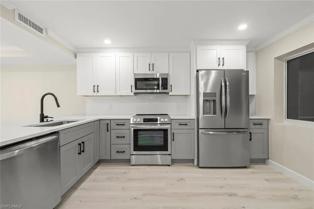 200 Periwinkle Way #132 Sanibel, FL 33957