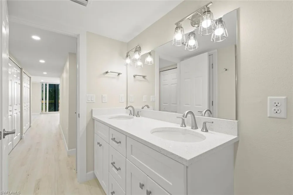 200 Periwinkle Way #132 Sanibel, FL 33957