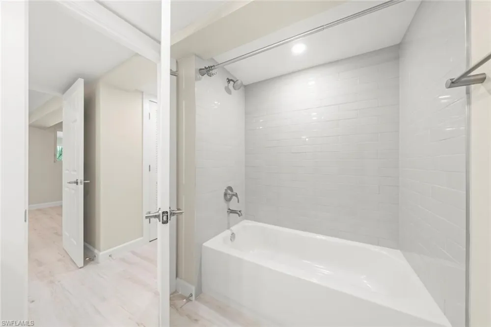 200 Periwinkle Way #132 Sanibel, FL 33957