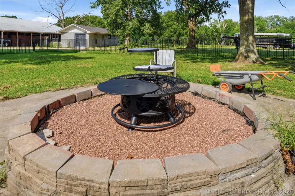 37967 E 221st Street Porter, OK 74454