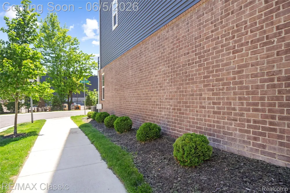 219 S Sydney Court Plymouth City, MI 48170