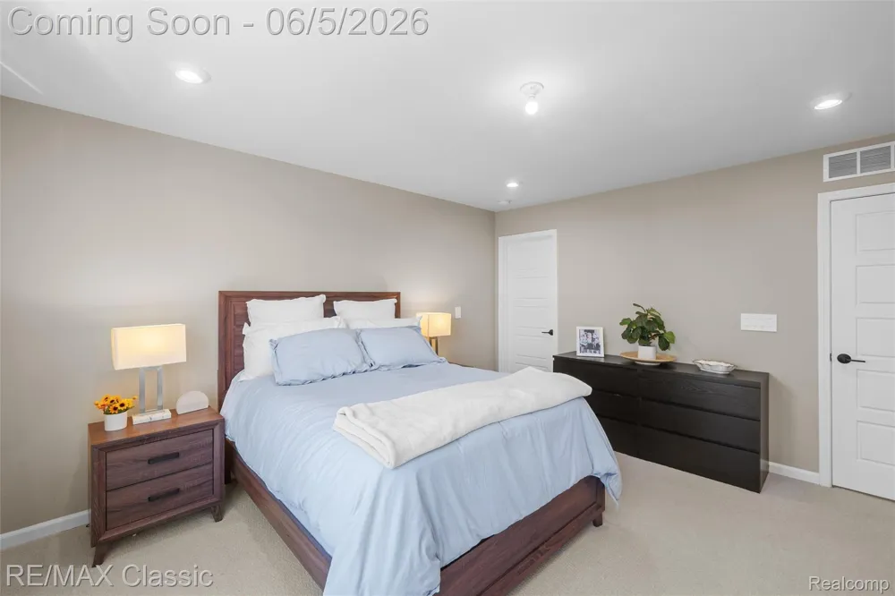 219 S Sydney Court Plymouth City, MI 48170