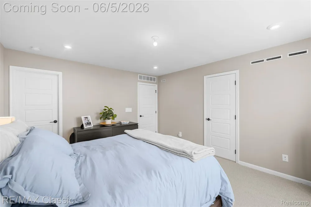 219 S Sydney Court Plymouth City, MI 48170