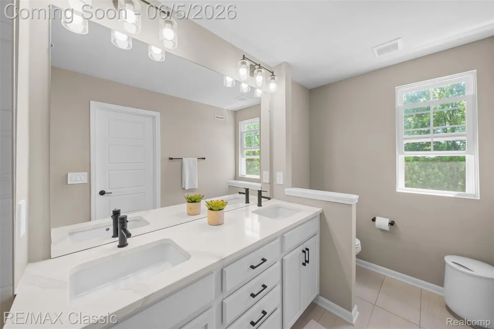 219 S Sydney Court Plymouth City, MI 48170