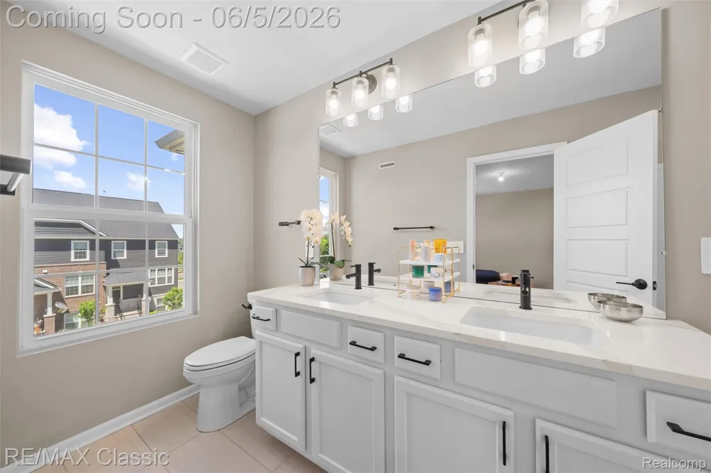 219 S Sydney Court Plymouth City, MI 48170