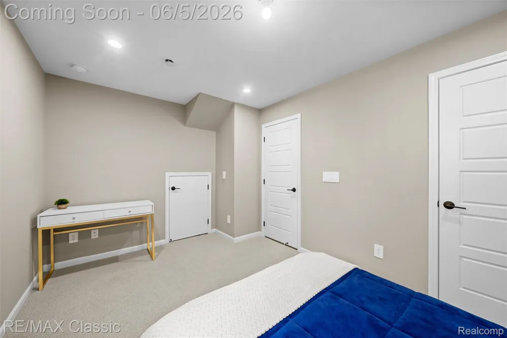219 S Sydney Court Plymouth City, MI 48170