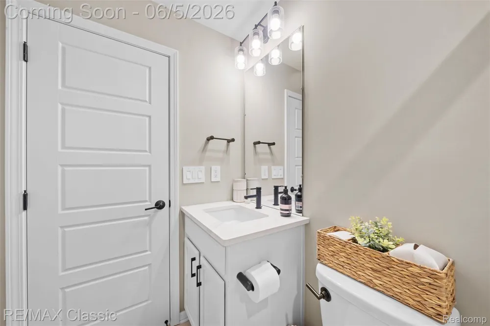 219 S Sydney Court Plymouth City, MI 48170