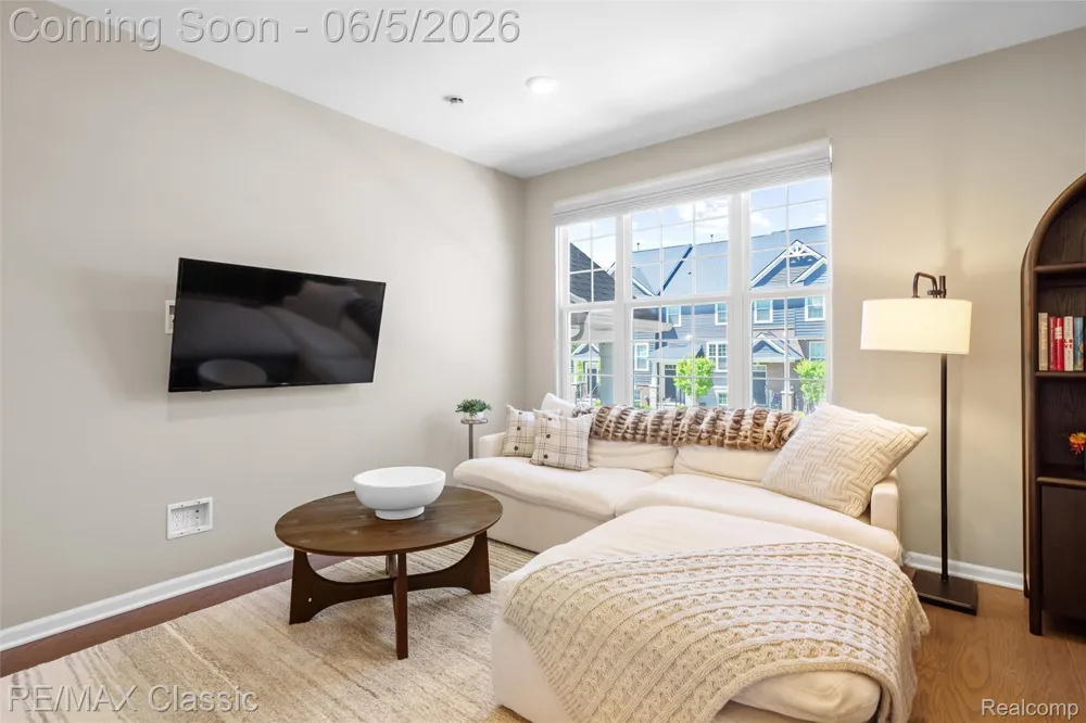 219 S Sydney Court Plymouth City, MI 48170