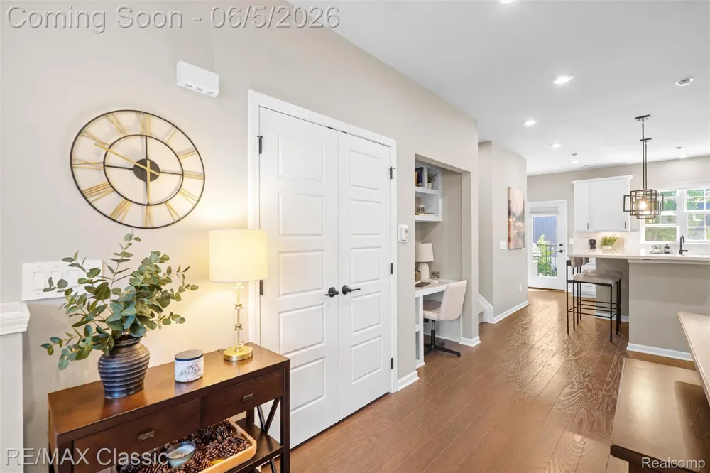 219 S Sydney Court Plymouth City, MI 48170