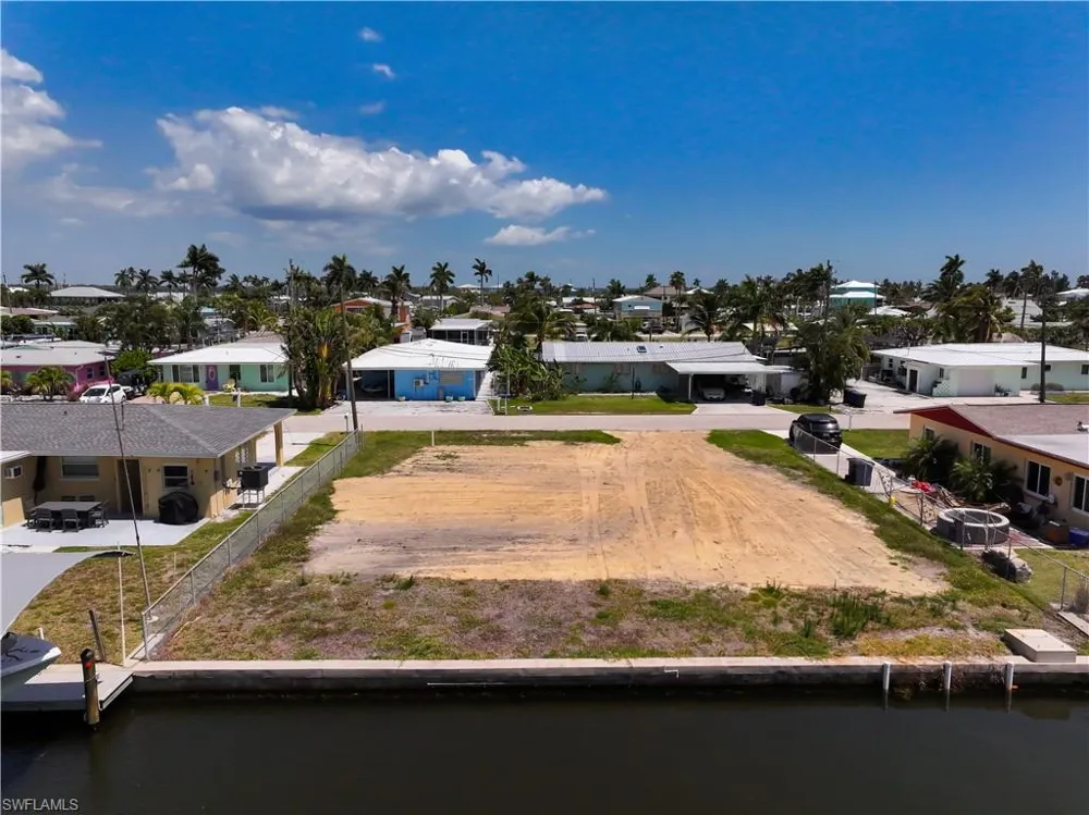 2652 Bridgeview Street Matlacha, FL 33993