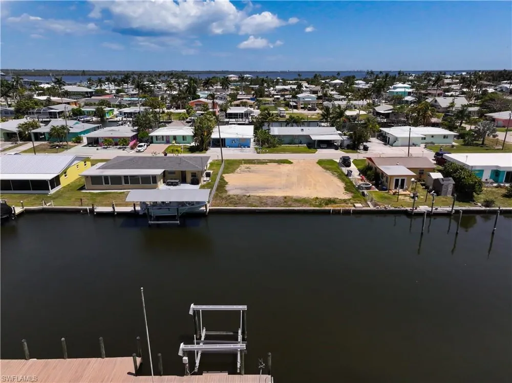 2652 Bridgeview Street Matlacha, FL 33993