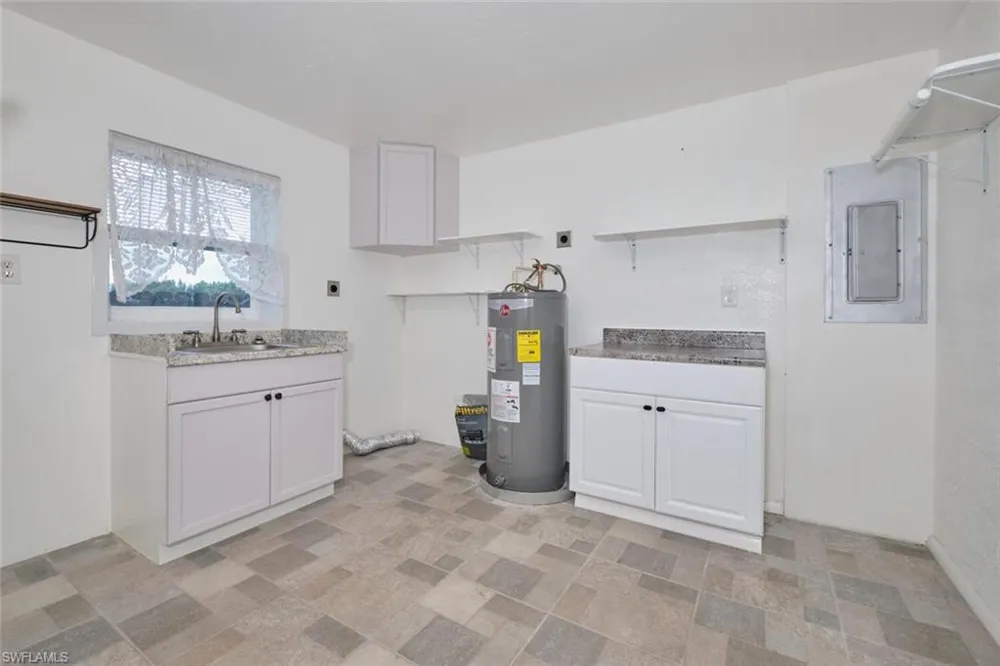 8678 County Rd 78 Fort Denaud, FL 33935