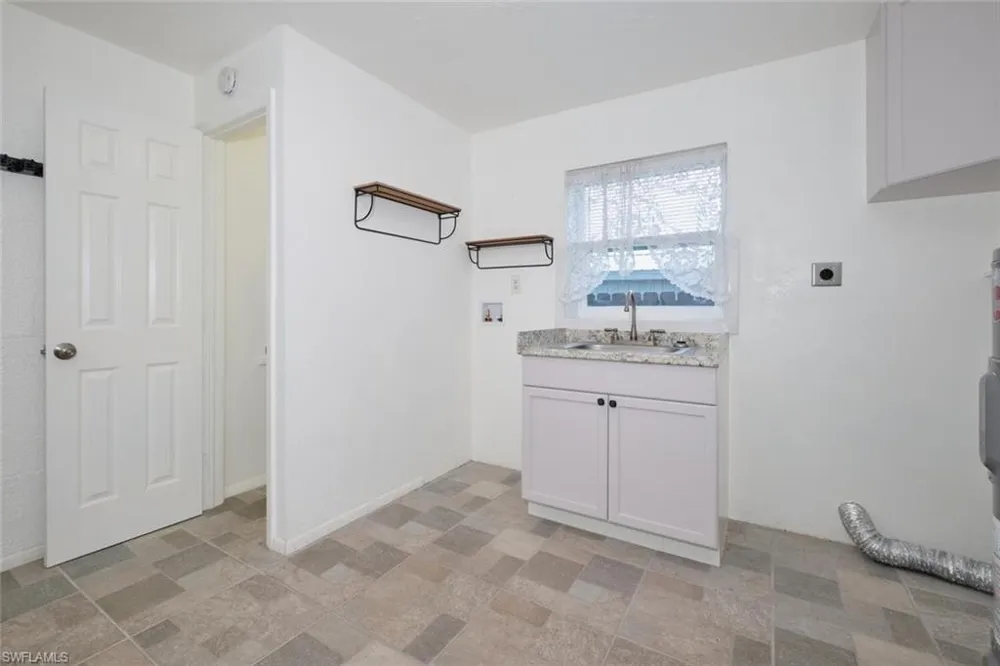 8678 County Rd 78 Fort Denaud, FL 33935