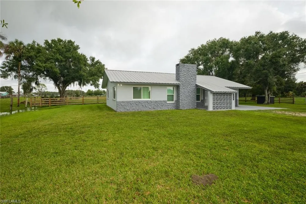 8678 County Rd 78 Fort Denaud, FL 33935