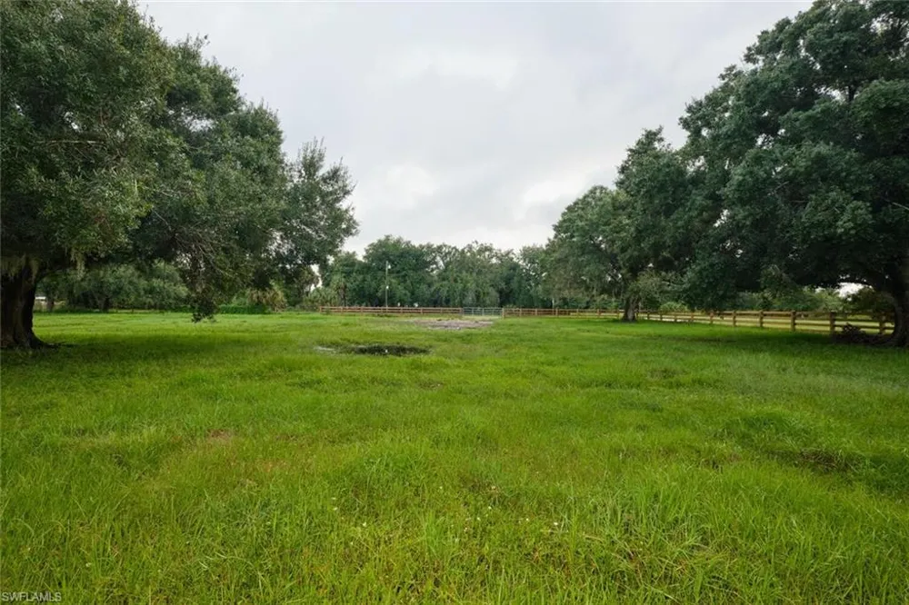 8678 County Rd 78 Fort Denaud, FL 33935