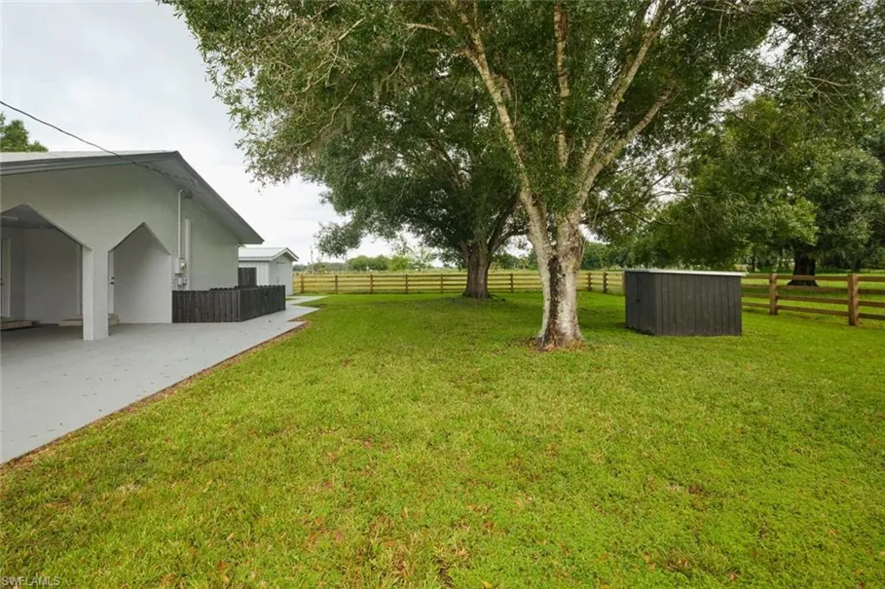 8678 County Rd 78 Fort Denaud, FL 33935