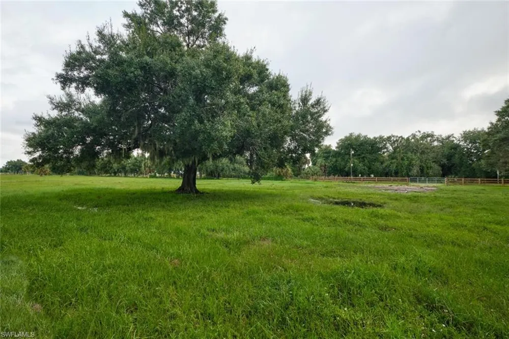 8678 County Rd 78 Fort Denaud, FL 33935