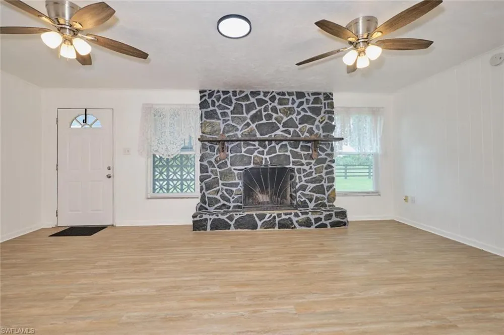 8678 County Rd 78 Fort Denaud, FL 33935