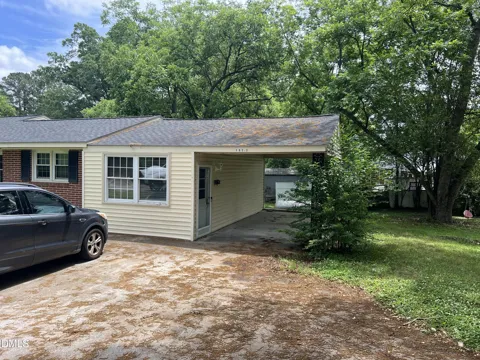 102 1/2 Ford Circle