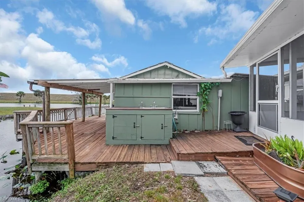 1083 Sunset Strip Moore Haven, FL 33479