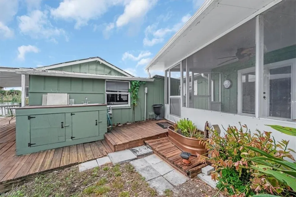 1083 Sunset Strip Moore Haven, FL 33479