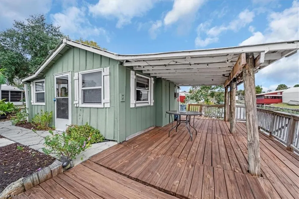 1083 Sunset Strip Moore Haven, FL 33479