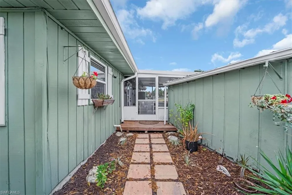 1083 Sunset Strip Moore Haven, FL 33479