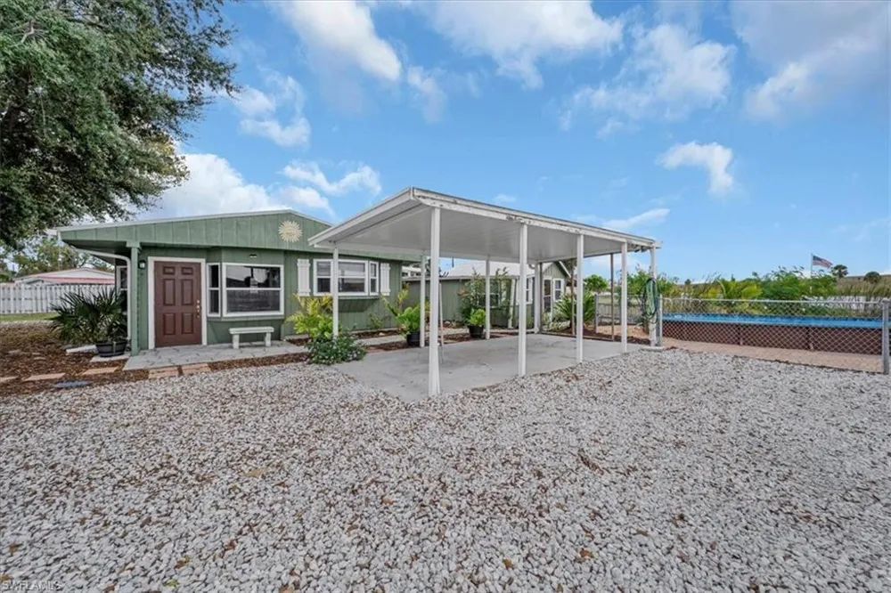 1083 Sunset Strip Moore Haven, FL 33479