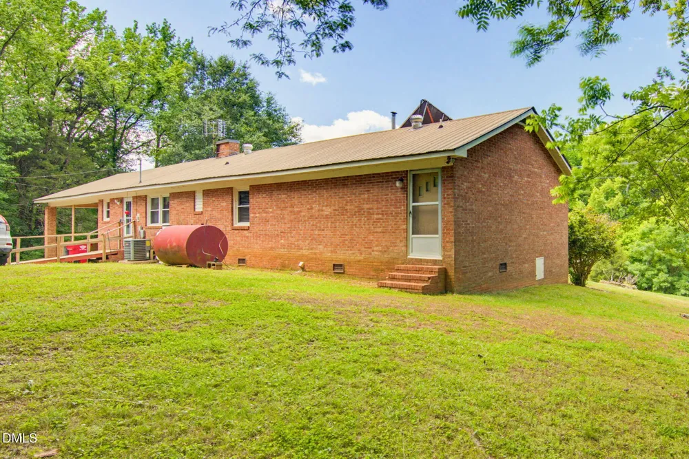 1667 Nc-22 Highway Robbins, NC 27325
